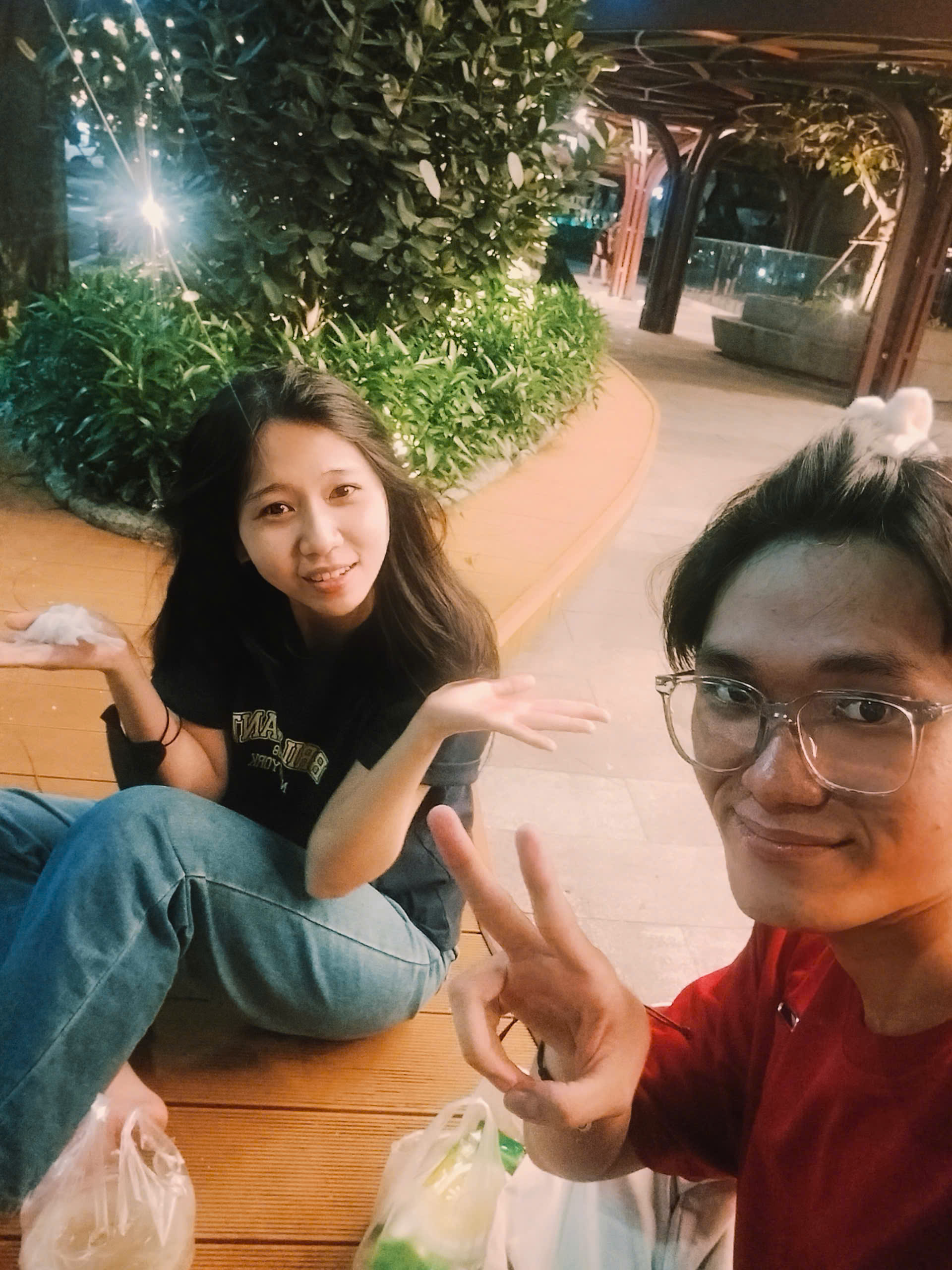 Hình giới thiệu bản thân say HI
